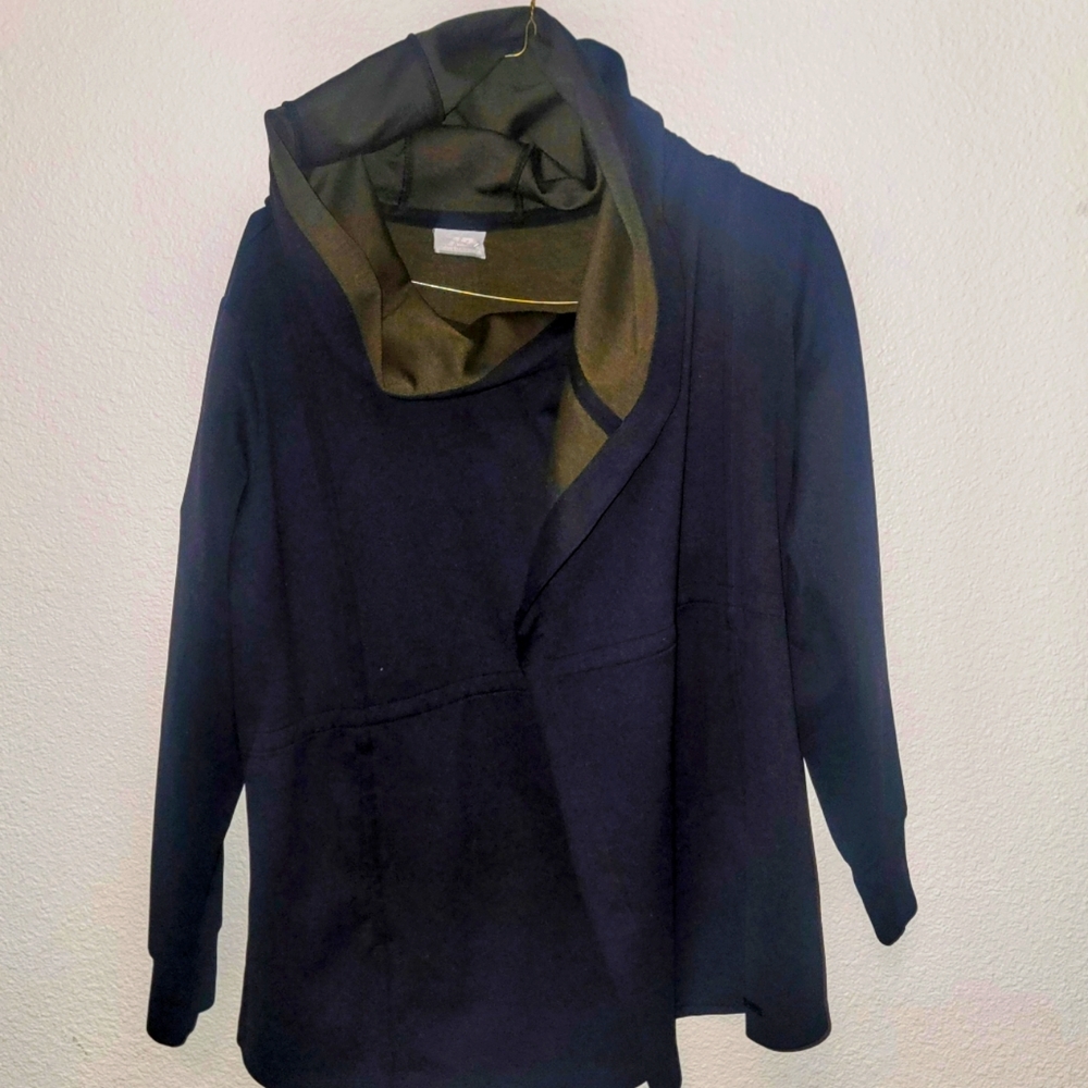New Balance Wrap Around Coat. Women's Medium Drawstring Closure